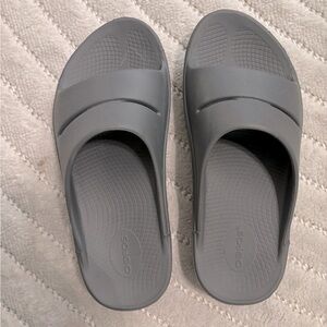 Oofos Ooahh Slide Sandal in Slate Grey - Unisex M9/W11 42 NWOT - Recovery shoe
